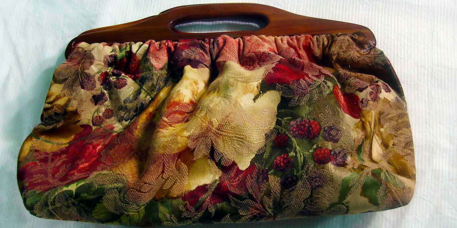 Akram's Ideas: A Homemade Vintage Style Wooden Handle Handbag